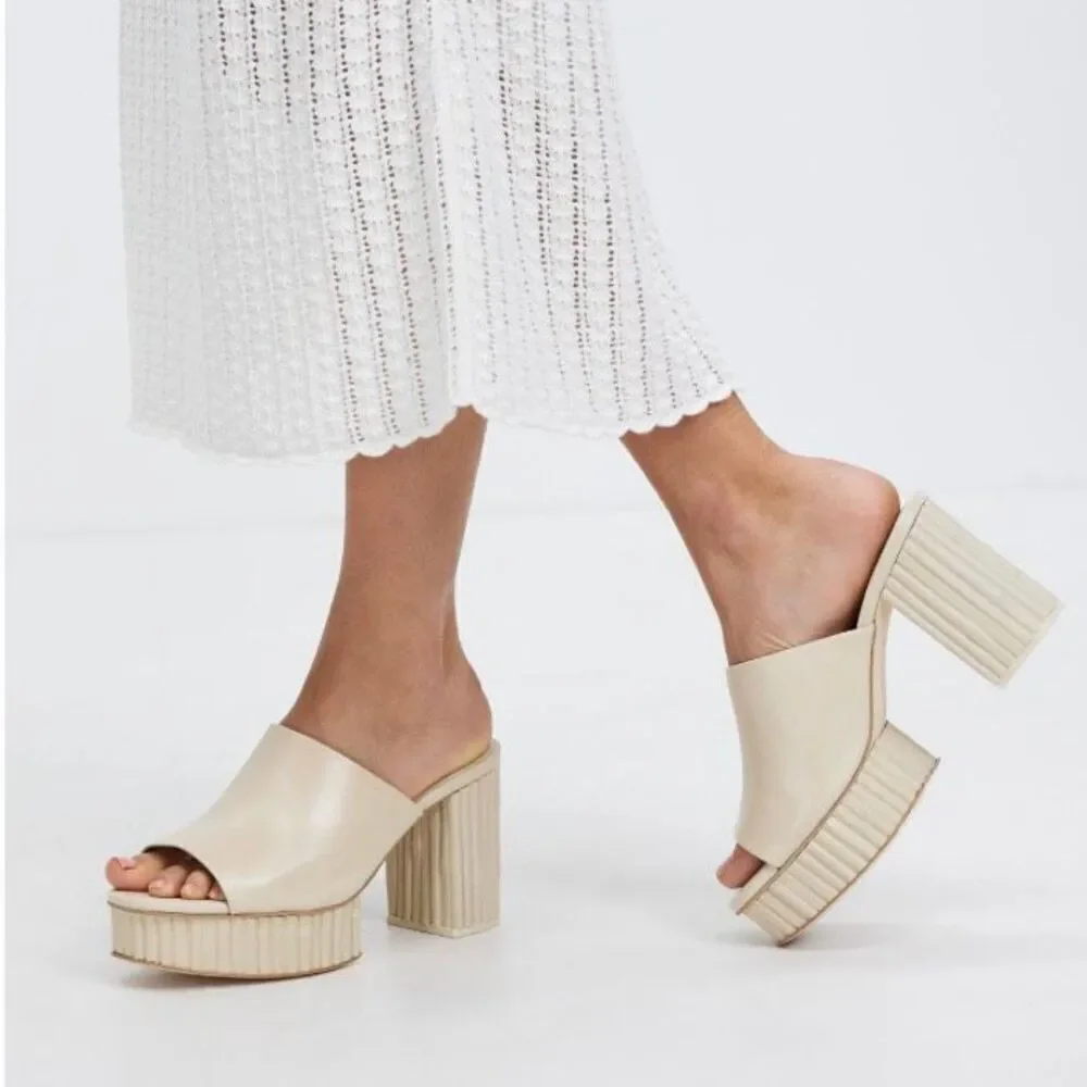 Cult Gaia Women's Size 39 US 9 Judith Almond White Platform Slip On Sandals
